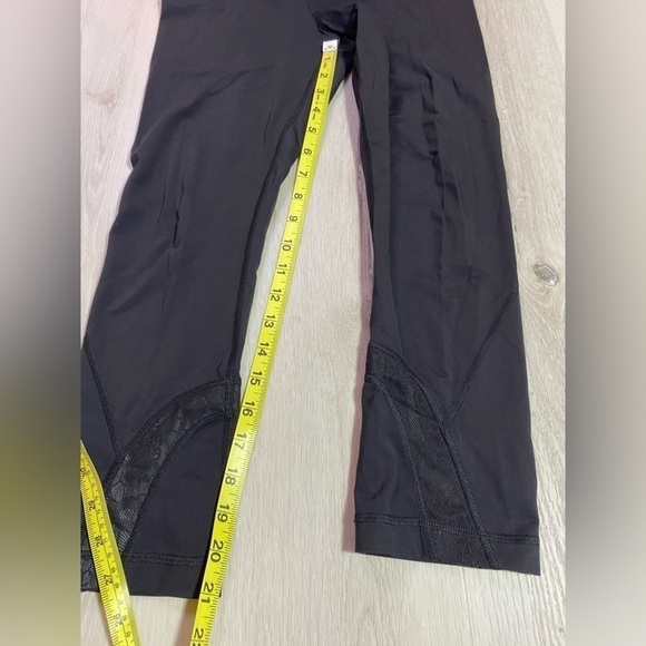 Lululemon Inspire Crop II Black With Lace Mesh Accents, Size 4 - Picture 7 of 9